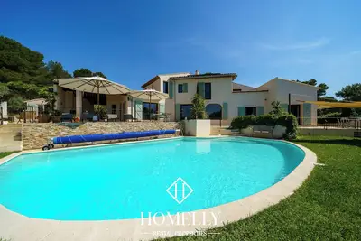 Image de Magnifique villa au calme avec piscine et grande capacité d'accueil - Ventabren