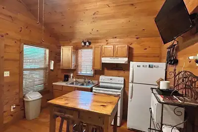 Image de Cozy cabin on the water