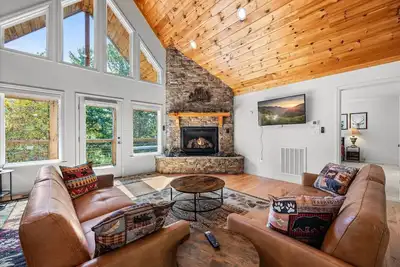 Image de Hot Tub/New! Smoky Mountains Cabin/Bears/Game/Fire/3 Kings Beds