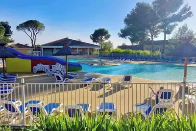 Image de Maison dans résidence touristique. \nVacances assuré. . . \nPiscine et restaurant