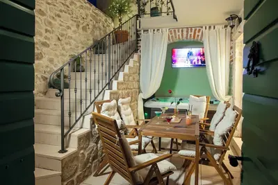 Image de 5-star luxury villa in the heart of the old town Rab with parking. Pet-friendly!