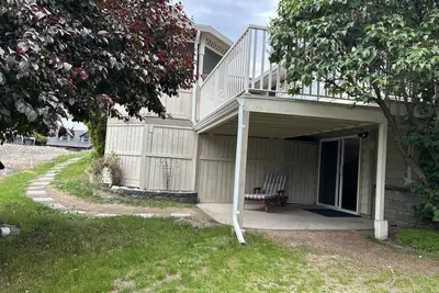 Image de 3 bed 1 bath Cozy Gleneagles Hideaway retreat in Kamloops