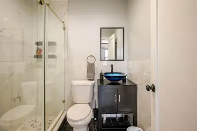 Modern 3-Bdrm Apt in Black Rock
