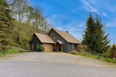 Image de Mountain Bliss: Secluded Chalet with mountain views, Seven Devils, Nc