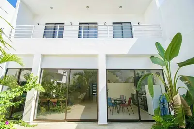 Image de Beautiful and Relaxing 3 bedroom home three blocks to the beach.