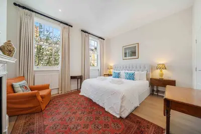 Image de 3 bedroom Chelsea townhouse with patio