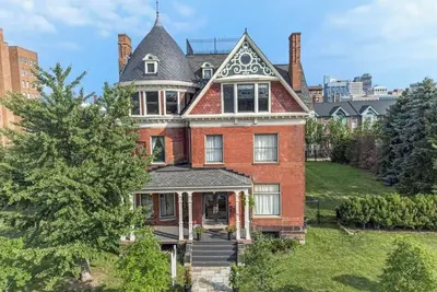 Image de Huge two story apartment at historic David C. Whitney mansion in Brush Park