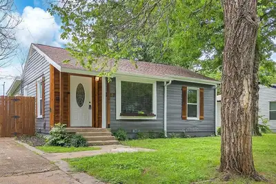 Image de 4 mins away from At&T stadium; Texas Live; Uta; Six Flags; Epic Central