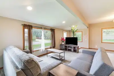 Image de Serene Devils Lake House w/ Deck + Fire Pit!