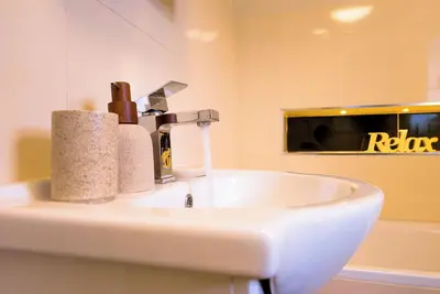 Image de Charming London Home, Opposite Arnos Grove Station, 20 mins to Central London