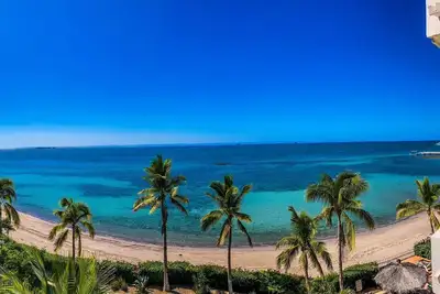 Image de Condo estilo mexicano a la orilla del mar, ideal para vacaciones familiares.