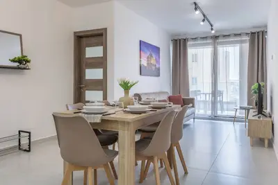 Image de Stay Steps Away From The Sea In Sliema | Sleeps 6