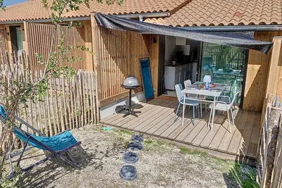 Image de T2 rez-de-jardin avec terrasse et piscine