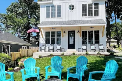 Image de Lakefront Haven: Waterfront Oasis with Dock, Spacious Swim Pier & Pano Lake view