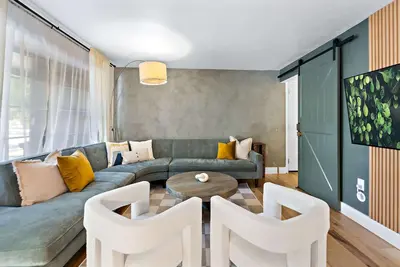 Image de Denver Area Sanctuary, Family Friendly, Large Backyard, Hot Tub & Fire Pit