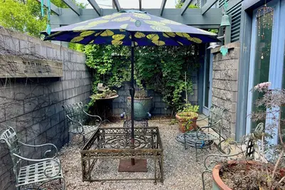 Image de The Artist Abode in Kendall Yards. Just blocks from shops, bars & restaurants.