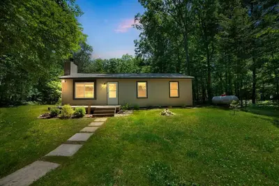 Image de Lewiston Landing: Color Tours & Cabin Comfort – Fall in Lewiston