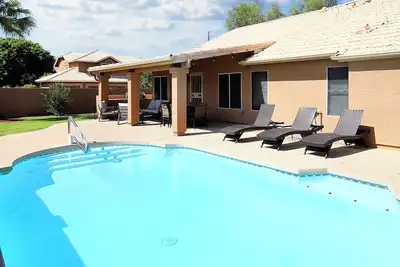 Image de Heated Pool -4br  with Bbq and great backyard