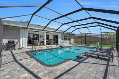 Image de New listing - Villa Orchid 3bds/2 baths heated pool in Cape Coral