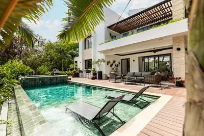 Image de Brand New, Elegant and Modern 5bd Villa!