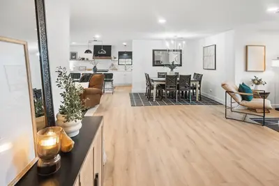 Image de Stay in Style near Lawton's best spots!