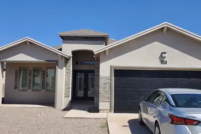 Image de Charming new home with 3br and 3 full bath near Eastlake/Socorro/Horizon area.