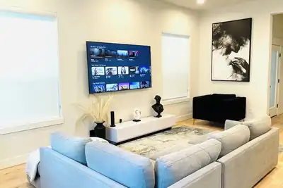 Image de New modern 3bd & 2. 5 bath near everything! ! ! Downtown, Galleria, Nrg stadium!
