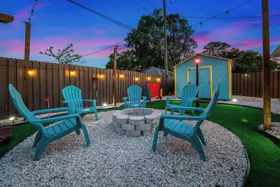 Image de New - 8 Minutes to the beach - Heated Pool, Golf, Just totally renovated