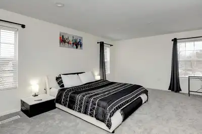 Image de Cg Suites\nEntire home in Columbus, Ohio\n16+ guests5 bedrooms9 beds5 baths