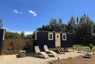 Image de ShepherdsHut-Cotswolds-PetFriendly-WoodBurner