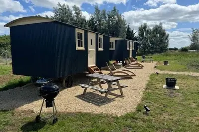 Image de ShepherdsHut-Cotswolds-PetFriendly-WoodBurner