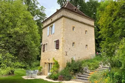 Image de Gîte de charme au château d'Argentonesse en Dordogne au centre du Périgord noir.