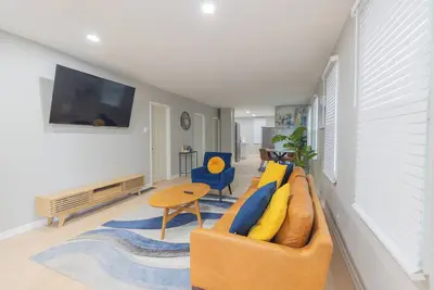 Image de Cozy retreat in the heart of Tremont, perfect for relaxation and exploration!