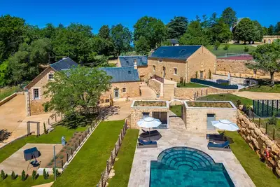 Image de Dordogne, Luxury cottage, Domme and Sarlat, hamlet Château Giverzac, with airco