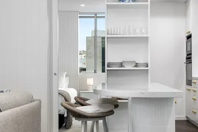 Image de Chic Honeysuckle Apartment