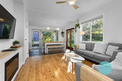 Image de Modern Character Filled Cottage