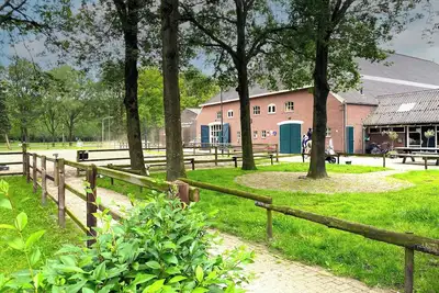 Image de Luxe rural avec bain Ă remous