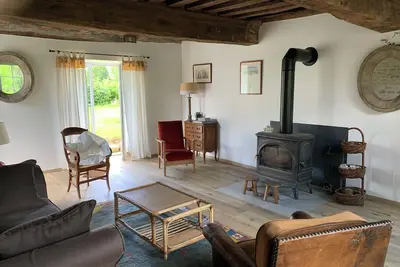 Maison lumineuse avec jardin, toute rénovée, au coeur d'un  village de la Nièvre