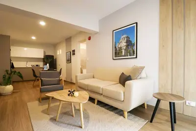 w* | Majestic 2br w/ Balcony in Miraflores