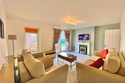 Image de Family 3br Home, Garden, Parking, Near Town Centre