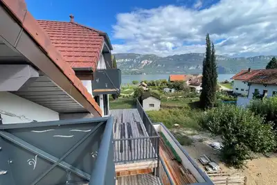 Image de Appartement À 20 m de la plage vue sur lac, accès direct