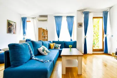 Image de Fully Equipped | Garage | Lively Street