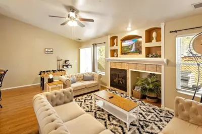 Image de Family Mountain Retreat ~Game Table ~Fire Table