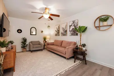 Image de The Greenhouse: Walking Distance to Downtown