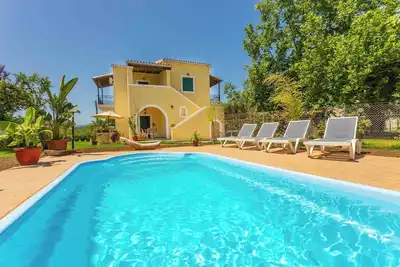 Image de Traditional Corfiot villa with private pool 5 minutes walking from the beach