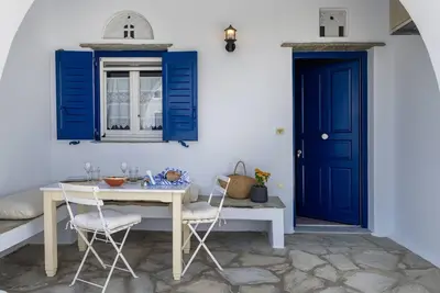 Image de Akrotiri, Tinos Town