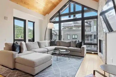 Image de The Lion Residences E601