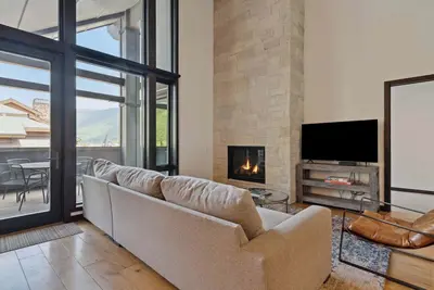 Image de The Lion Residences E603