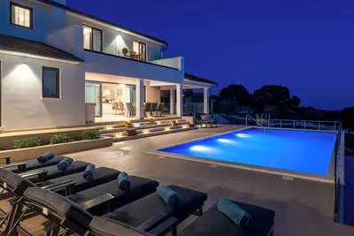 Image de Villa avec piscine et vue panoramique