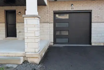 Image de 3 Bedroom 2. 5 washroom close to Niagara Falls and Welland Canal and Pt Colbourne